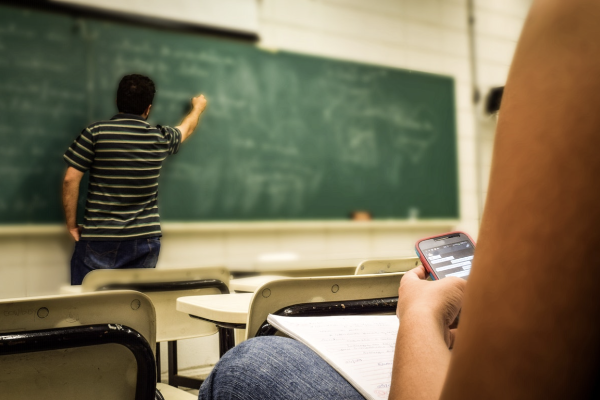Should Phones be Banned in Schools?